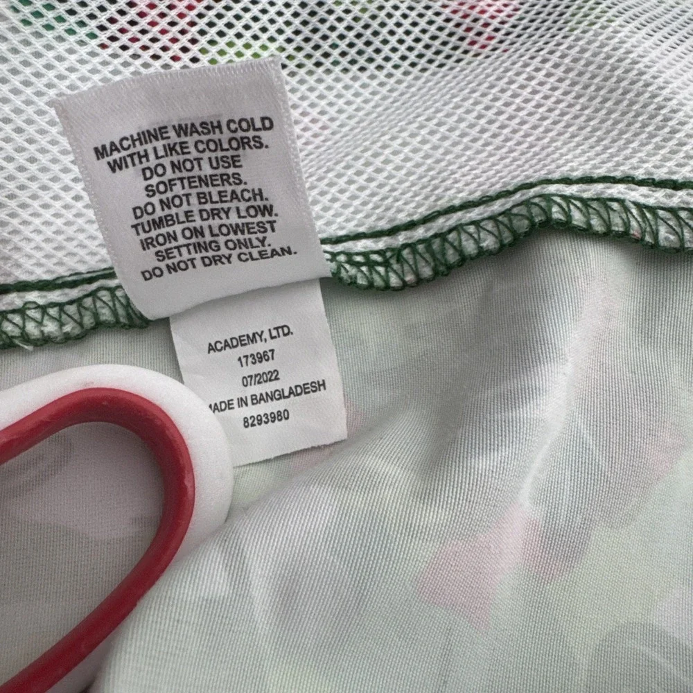 Magellan Outdoors Mens XL Holiday Christmas Theme Boat Shorts Green Fish Gear
